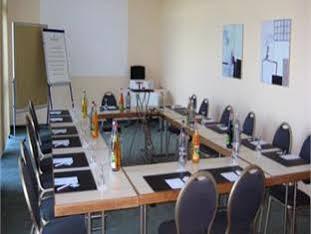 Hotel Ramada By Wyndham München Airport 3*